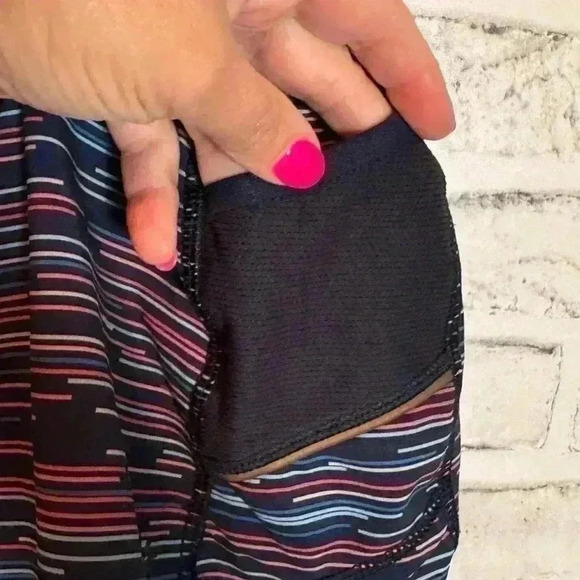 Athleta Ready Set Go striped size XS shorts with two side pockets navy blue pink - Picture 3 of 8